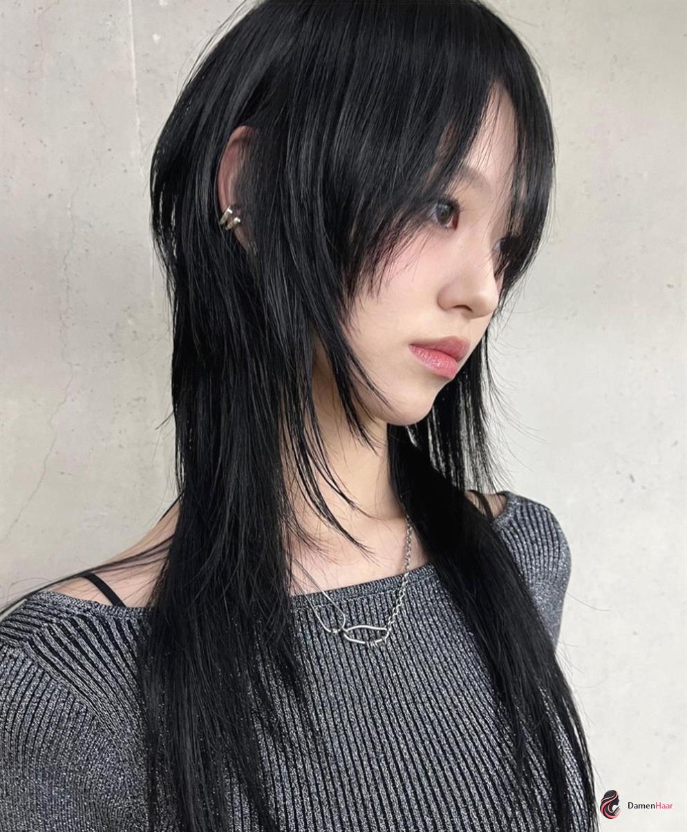 Glatter Wolf Cut mit federleichten Haarspitzen Langer koreanischer Federschnitt mit weichen Stufen