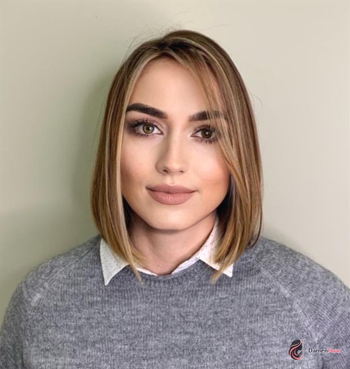 Glatter Long Bob mit Seitenscheitel für birnenförmige Gesichter