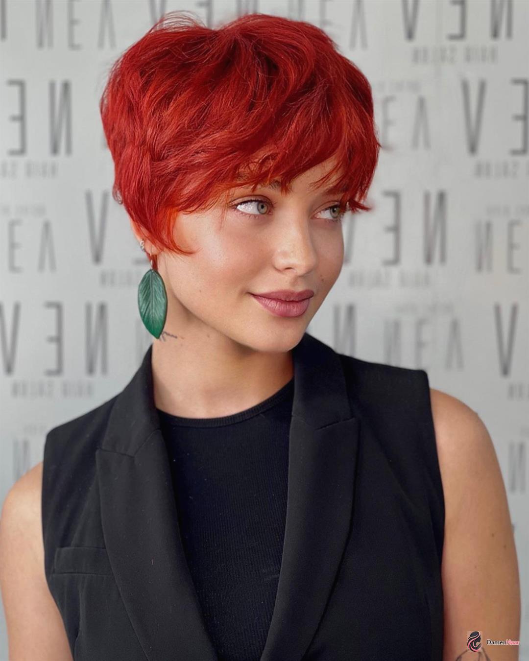 Strukturierter Damen-Shag in intensivem Rot Leuchtend roter kurzer Shag für kräftiges Haar