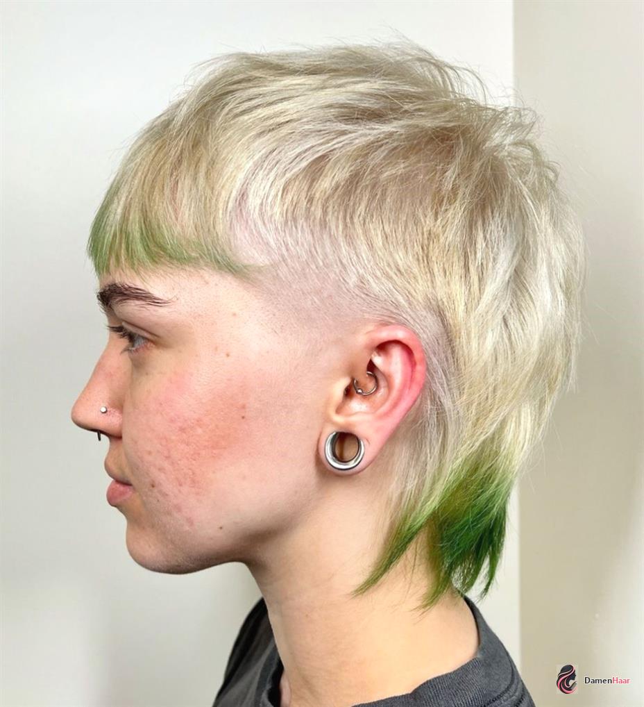 Moderner Mullet mit beweglicher Nackenpartie Kurzer Damen-Mullet mit nach außen gestylten Spitzen